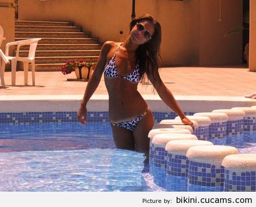 Bikini Virtual Gagging by bikini.cucams.com