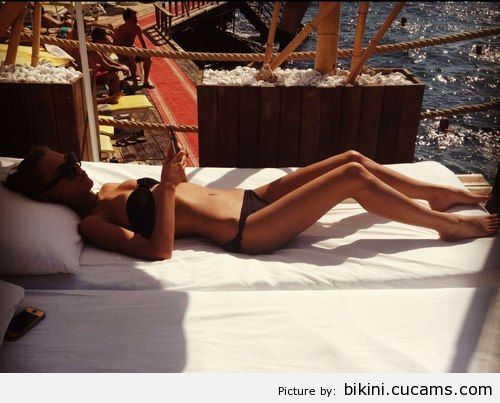 Bikini Colombian Housewife by bikini.cucams.com